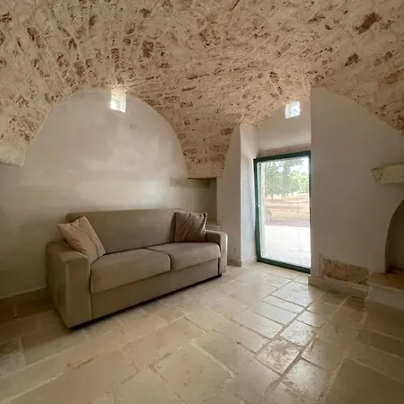 Lamia Millanta Villa